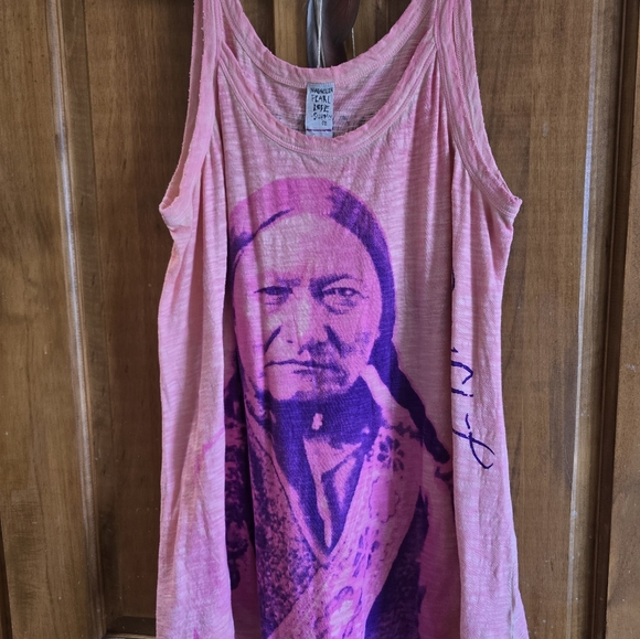 Magnolia Pearl Cotton Sitting Bull tank - Picture 2 of 6